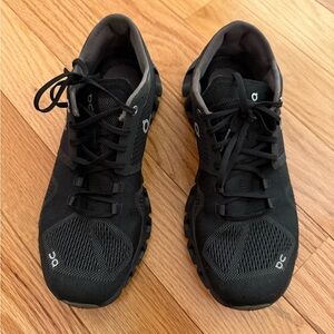 On cloud sneakers size 8. Black